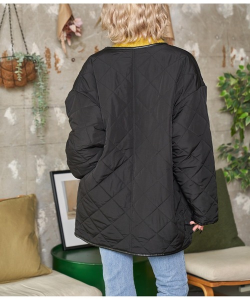 LATINA(ラティーナ)の「ダイヤステッチキルト中綿BIGジャケット(ノーカラージャケット・レディース・ブラック・FREE)」の4枚目の写真