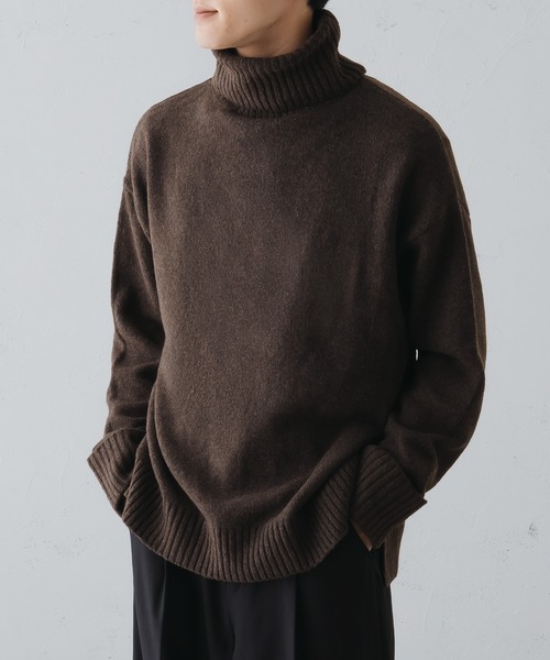 epnok（エプノック）の「サイドスリットタートルネックニット（ニット/セーター・メンズ・ブラウン/カーキ/ダークブラウン・SMALL/MEDIUM/LARGE）」の2枚目の写真