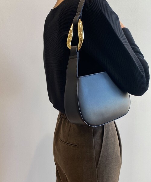 OPAQUE.CLIP（オペークドットクリップ）の「◆メタルモチーフ ワンハンドルショルダー（ショルダーバッグ・レディース・ブラック/オフホワイト・00）」の3枚目の写真