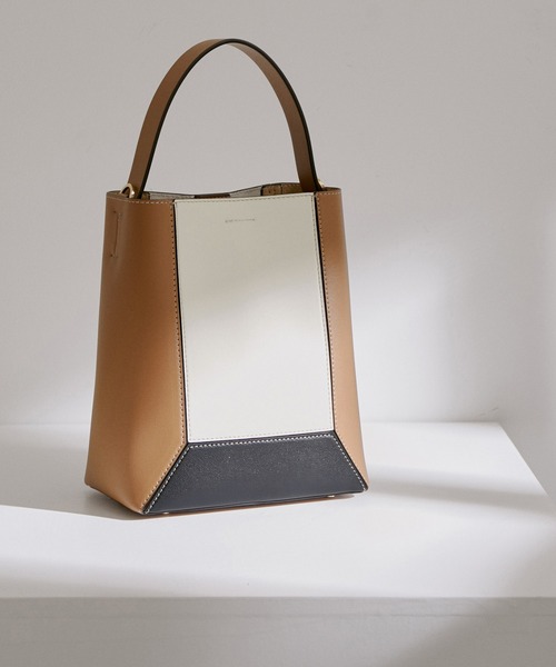 ROPE'(ロペ)の「シームデザインバケットミドルバッグ(ハンドバッグ・レディース・ブラック/オフホワイト/イエロー系その他3・FREE)」の3枚目の写真