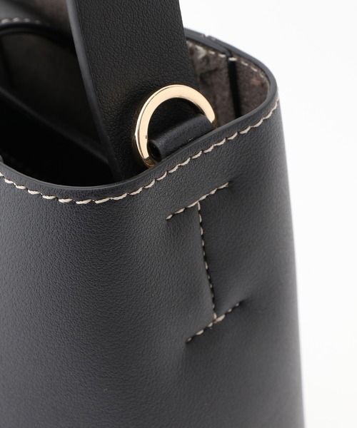 ROPE'(ロペ)の「シームデザインバケットミドルバッグ(ハンドバッグ・レディース・ブラック/オフホワイト/イエロー系その他3・FREE)」の6枚目の写真