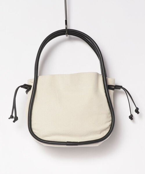 fredy emue（フレディエミュ）の「ループハンドルキャンバスワンショルバッグ（ショルダーバッグ・レディース・ブラック/キャメル・FREE）」の3枚目の写真