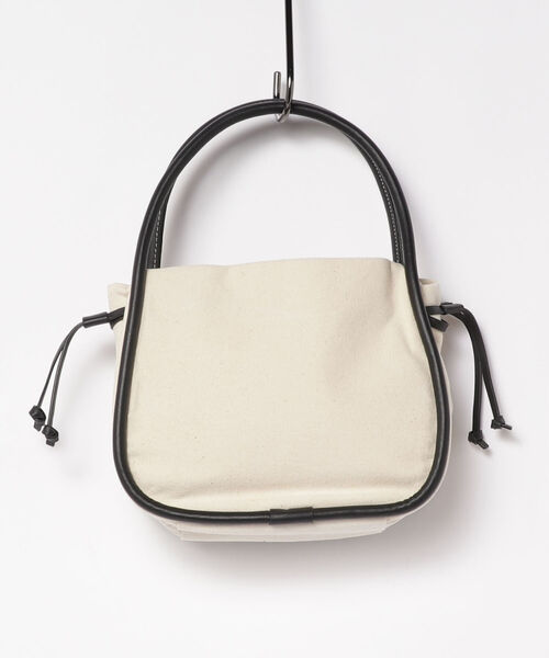 fredy emue（フレディエミュ）の「ループハンドルキャンバスワンショルバッグ（ショルダーバッグ・レディース・ブラック/キャメル・FREE）」の4枚目の写真