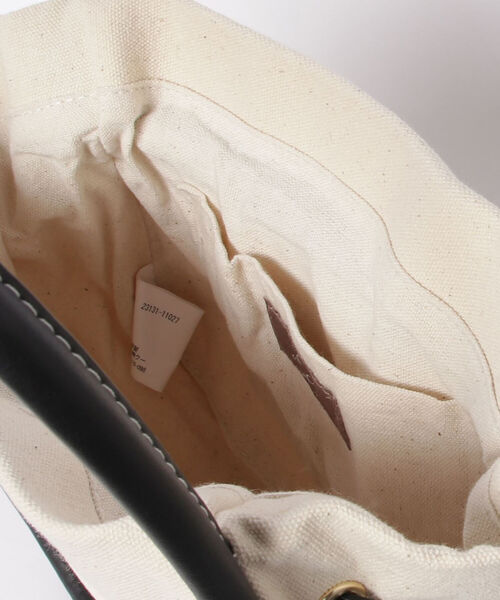 fredy emue（フレディエミュ）の「ループハンドルキャンバスワンショルバッグ（ショルダーバッグ・レディース・ブラック/キャメル・FREE）」の5枚目の写真