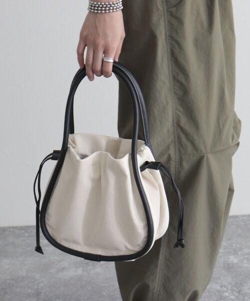 fredy emue（フレディエミュ）の「ループハンドルキャンバスワンショルバッグ（ショルダーバッグ・レディース・ブラック/キャメル・FREE）」の10枚目の写真