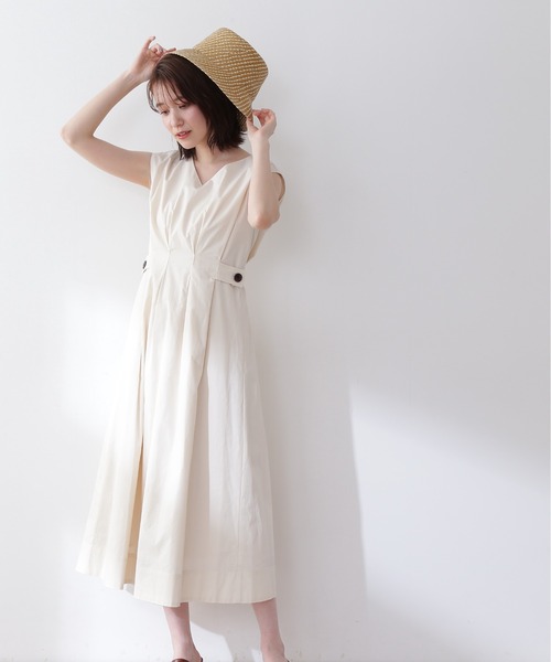 N.（N. Natural Beauty Basic）（エヌエヌナチュラルビューティーベーシック）の「◆ウエストタック脇ボタンノースリーブワンピース（ワンピース・レディース・クリーム/ブラック/ベージュ・SMALL/MEDIUM）」の3枚目の写真