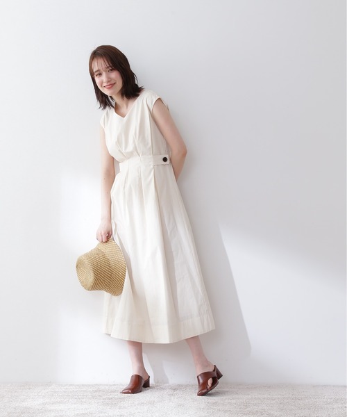 N.（N. Natural Beauty Basic）（エヌエヌナチュラルビューティーベーシック）の「◆ウエストタック脇ボタンノースリーブワンピース（ワンピース・レディース・クリーム/ブラック/ベージュ・SMALL/MEDIUM）」の7枚目の写真