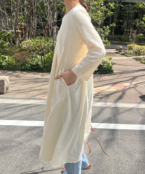 ISOOK(アイスー)の「Tuck flare linen one-piece / タックフレアリネンワンピース(chiica select)(ワンピース・レディース・アイボリー/ブラック・FREE)」の10枚目の写真