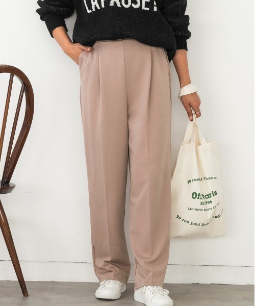 ad thie（アドティエ）の「センターシームタックテーパードパンツ（その他パンツ・レディース・ピンクベージュ/ダークグリーン/ブラック/ベビーピンク/ピンク/カーキ/スカイブルー/マスタード/ライトグリーン/ブルーグリーン/モカ/ネイビー/ボルドー/ラベンダー/イエロー/ベージュ・LL/SMALL/LARGE/MEDIUM）」の4枚目の写真