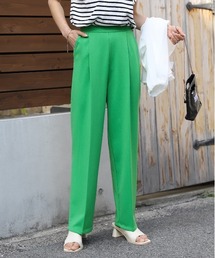 センターシームタックテーパードパンツ