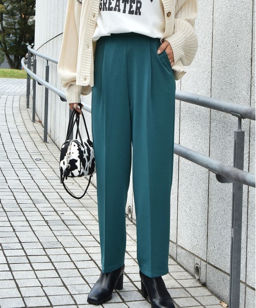 ad thie（アドティエ）の「センターシームタックテーパードパンツ（その他パンツ・レディース・ピンクベージュ/ダークグリーン/ブラック/ベビーピンク/ピンク/カーキ/スカイブルー/マスタード/ライトグリーン/ブルーグリーン/モカ/ネイビー/ボルドー/ラベンダー/イエロー/ベージュ・LL/SMALL/LARGE/MEDIUM）」の5枚目の写真