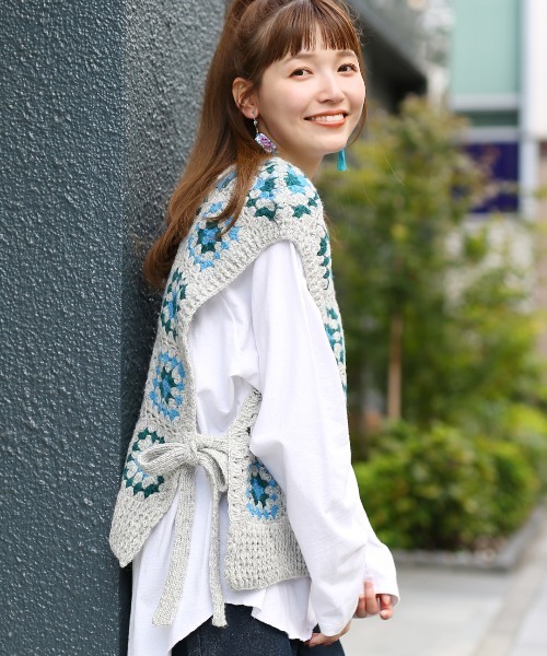 チチカカ(チチカカ)の「ハンドクロシェベスト(ベスト・レディース・グレー/ホワイト・FREE)」の7枚目の写真