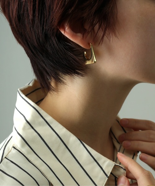 ORLEAN（オルレアン）の「【ORLEAN】フラットモチーフデザインピアス（ピアス（両耳用）・レディース・シルバー/ゴールド・フリー）」の4枚目の写真