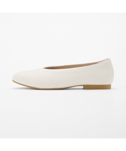 無印良品(ムジルシリョウヒン)の「婦人 疲れにくい レザー深履きシューズ(その他シューズ・レディース・オフホワイト/ブラック・24.0cm/22.5cm/23.5cm/25.0cm/24.5cm/23.0cm)」の4枚目の写真