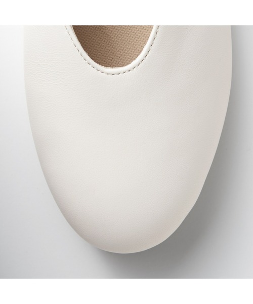 無印良品(ムジルシリョウヒン)の「婦人 疲れにくい レザー深履きシューズ(その他シューズ・レディース・オフホワイト/ブラック・24.0cm/22.5cm/23.5cm/25.0cm/24.5cm/23.0cm)」の7枚目の写真