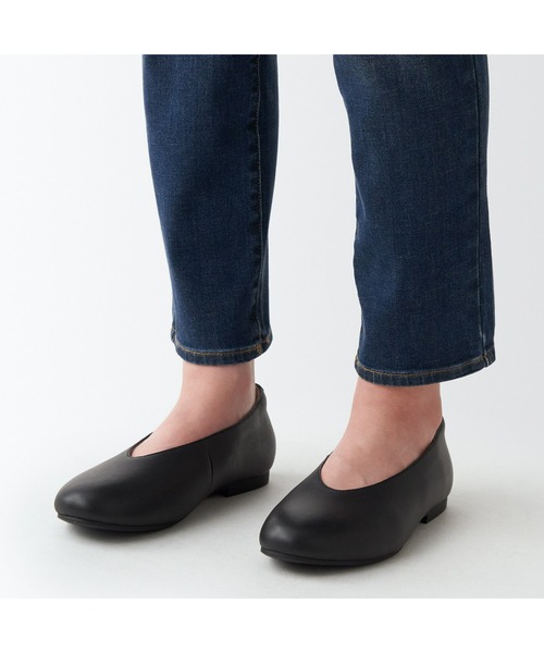 無印良品(ムジルシリョウヒン)の「婦人 疲れにくい レザー深履きシューズ(その他シューズ・レディース・オフホワイト/ブラック・24.0cm/22.5cm/23.5cm/25.0cm/24.5cm/23.0cm)」の16枚目の写真