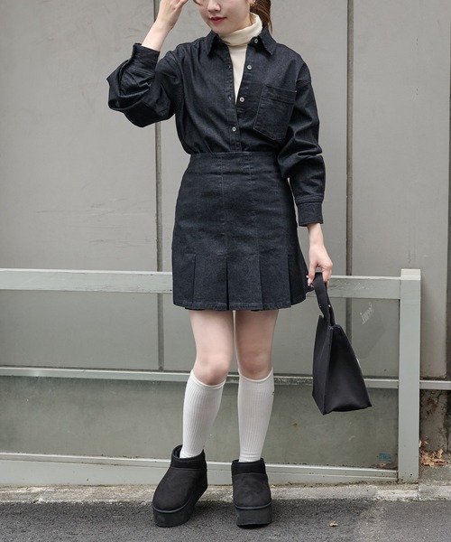 one after another NICE CLAUP(ワンアフターアナザーナイスクラップ)の「デニムシャツ/セットアップ対応(シャツ/ブラウス・レディース・ブルー/ネイビー/ブラック・FREE)」の13枚目の写真