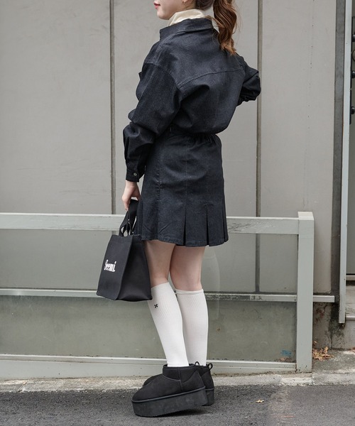 one after another NICE CLAUP(ワンアフターアナザーナイスクラップ)の「デニムシャツ/セットアップ対応(シャツ/ブラウス・レディース・ブルー/ネイビー/ブラック・FREE)」の14枚目の写真