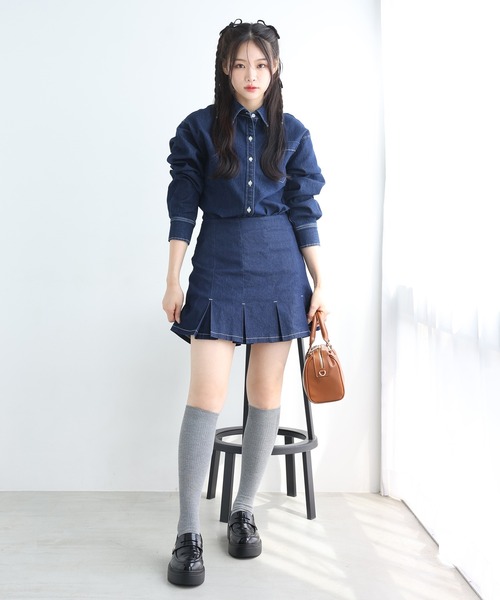 one after another NICE CLAUP(ワンアフターアナザーナイスクラップ)の「デニムシャツ/セットアップ対応(シャツ/ブラウス・レディース・ブルー/ネイビー/ブラック・FREE)」の6枚目の写真