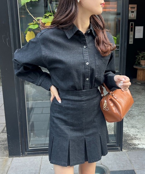 one after another NICE CLAUP(ワンアフターアナザーナイスクラップ)の「デニムシャツ/セットアップ対応(シャツ/ブラウス・レディース・ブルー/ネイビー/ブラック・FREE)」の4枚目の写真