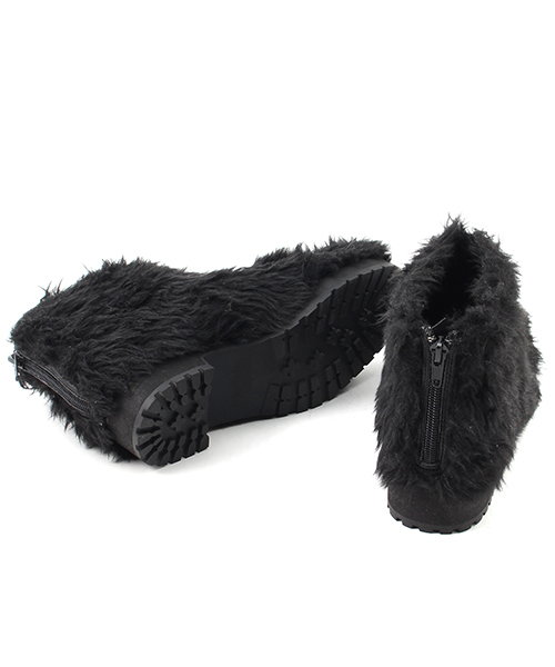 IKUMI(イクミ)の「【IKUMI】FAKE FUR BOOTS(ブーツ・レディース・ホワイト/ブラック・MEDIUM/LARGE/SMALL)」の3枚目の写真