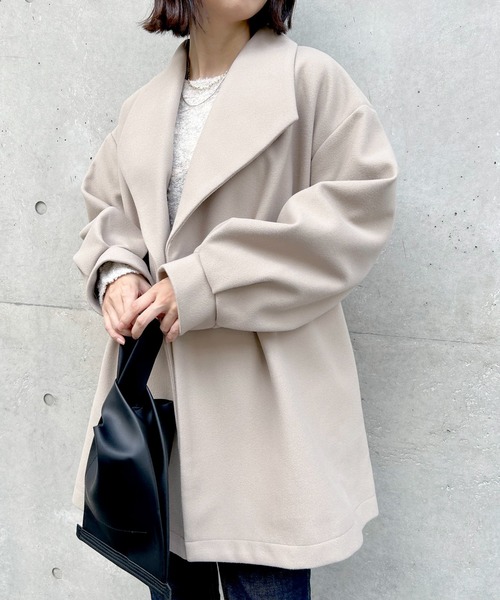 Meli rich(メリーリッチ)の「バックウエストタックミドルコート(チェスターコート・レディース・ブルー/ブラウン/アイボリー/グレイッシュベージュ/ブラック・MEDIUM)」の12枚目の写真