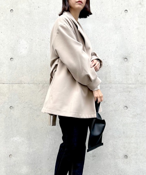 Meli rich(メリーリッチ)の「バックウエストタックミドルコート(チェスターコート・レディース・ブルー/ブラウン/アイボリー/グレイッシュベージュ/ブラック・MEDIUM)」の16枚目の写真