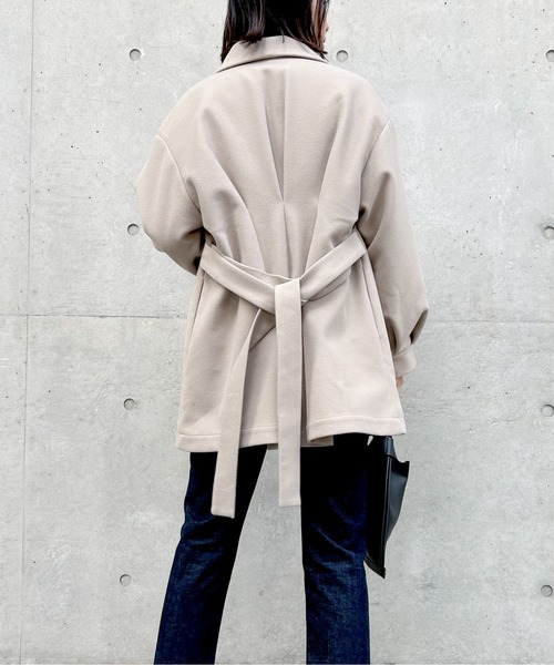 Meli rich(メリーリッチ)の「バックウエストタックミドルコート(チェスターコート・レディース・ブルー/ブラウン/アイボリー/グレイッシュベージュ/ブラック・MEDIUM)」の18枚目の写真