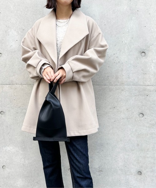 Meli rich(メリーリッチ)の「バックウエストタックミドルコート(チェスターコート・レディース・ブルー/ブラウン/アイボリー/グレイッシュベージュ/ブラック・MEDIUM)」の17枚目の写真