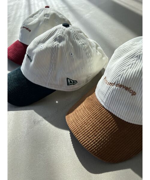 NEW ERA(ニューエラ)の「NEW ERA バイカラーコーデュロイロゴキャップ(キャップ・レディース・キャメル/グリーン/レッド・FREE)」の18枚目の写真