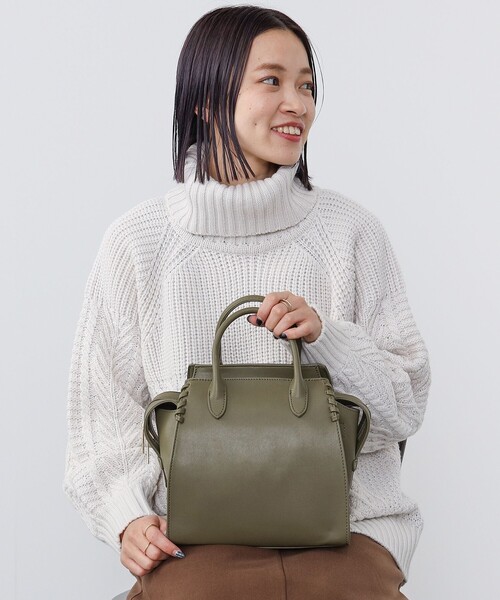 BEAMS HEART（ビームスハート）の「BEAMS HEART / かがりステッチ ボストンバッグ（ボストンバッグ・レディース・オリーブ/ブラック・ONE SIZE）」の2枚目の写真