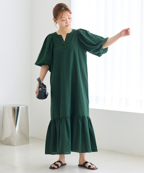 LAVEANGE(ラビアンジェ)の「ストライプ ボリュームスリーブワンピース(ワンピース・レディース・ベージュ/ブラウン・5L/3L/LL/4L/M)」の4枚目の写真