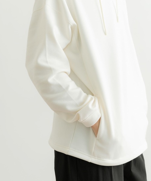 ITEMS URBANRESEARCH（アイテムズ アーバンリサーチ）の「裏起毛 ダンボール プルオーバーパーカー（パーカー・メンズ・オフホワイト/グレー/ブラック・MEDIUM/LARGE）」の7枚目の写真