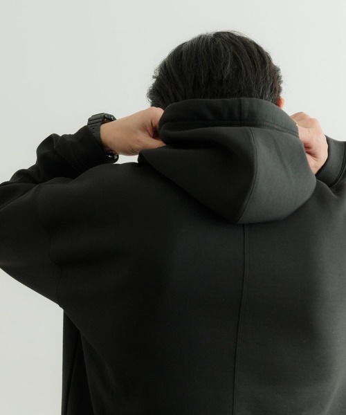 ITEMS URBANRESEARCH（アイテムズ アーバンリサーチ）の「裏起毛 ダンボール プルオーバーパーカー（パーカー・メンズ・オフホワイト/グレー/ブラック・MEDIUM/LARGE）」の13枚目の写真