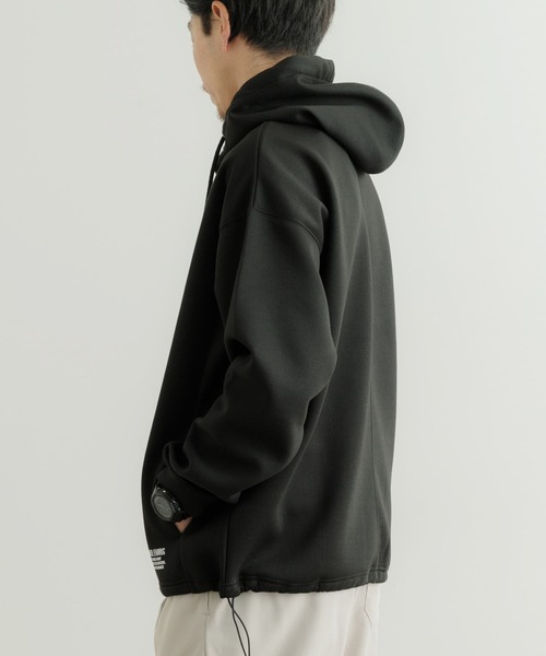 ITEMS URBANRESEARCH（アイテムズ アーバンリサーチ）の「裏起毛 ダンボール プルオーバーパーカー（パーカー・メンズ・オフホワイト/グレー/ブラック・MEDIUM/LARGE）」の15枚目の写真