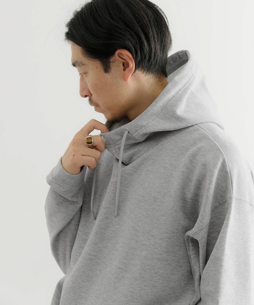 ITEMS URBANRESEARCH（アイテムズ アーバンリサーチ）の「裏起毛 ダンボール プルオーバーパーカー（パーカー・メンズ・オフホワイト/グレー/ブラック・MEDIUM/LARGE）」の17枚目の写真