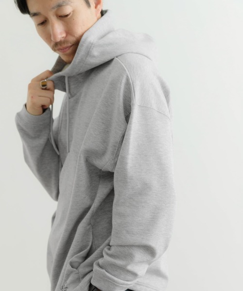 ITEMS URBANRESEARCH（アイテムズ アーバンリサーチ）の「裏起毛 ダンボール プルオーバーパーカー（パーカー・メンズ・オフホワイト/グレー/ブラック・MEDIUM/LARGE）」の18枚目の写真