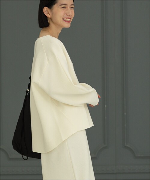 OPAQUE.CLIP(オペークドットクリップ)の「◆セットアップ対応 ミラノリブクルーネックニット【抗ピリング/洗濯機洗い可】(ニット/セーター・レディース・ブラック/ライトイエロー系/ホワイト系3/ホワイト・38/36/40/42)」の5枚目の写真