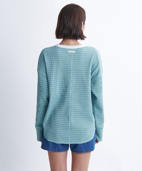 ROXY(ロキシー)の「PACIFIC OCEAN/ロキシーワッフル素材ワンポイントブランドロゴヘンリーネックカットソー(Tシャツ/カットソー・レディース・ホワイト/ブラック/オフホワイト・LARGE/MEDIUM/SMALL)」の4枚目の写真