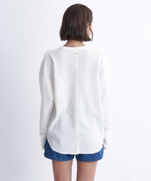 ROXY(ロキシー)の「PACIFIC OCEAN/ロキシーワッフル素材ワンポイントブランドロゴヘンリーネックカットソー(Tシャツ/カットソー・レディース・ホワイト/ブラック/オフホワイト・LARGE/MEDIUM/SMALL)」の9枚目の写真