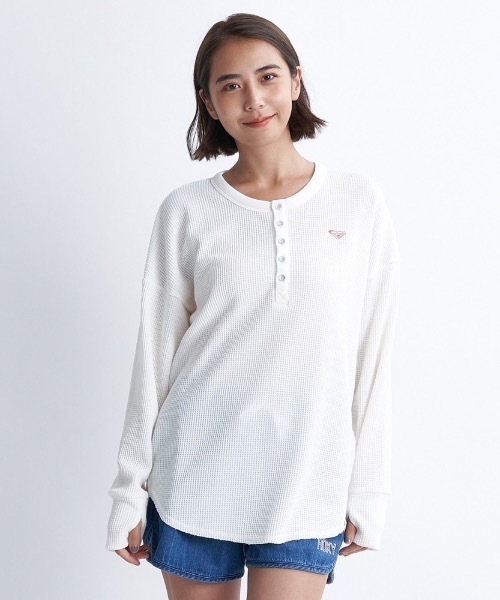 ROXY(ロキシー)の「PACIFIC OCEAN/ロキシーワッフル素材ワンポイントブランドロゴヘンリーネックカットソー(Tシャツ/カットソー・レディース・ホワイト/ブラック/オフホワイト・LARGE/MEDIUM/SMALL)」の10枚目の写真