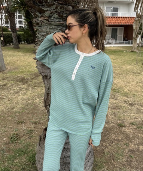 ROXY(ロキシー)の「PACIFIC OCEAN/ロキシーワッフル素材ワンポイントブランドロゴヘンリーネックカットソー(Tシャツ/カットソー・レディース・ホワイト/ブラック/オフホワイト・LARGE/MEDIUM/SMALL)」の14枚目の写真