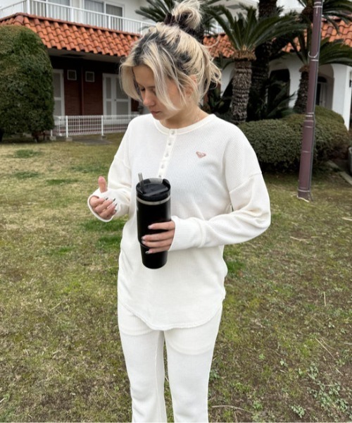 ROXY(ロキシー)の「PACIFIC OCEAN/ロキシーワッフル素材ワンポイントブランドロゴヘンリーネックカットソー(Tシャツ/カットソー・レディース・ホワイト/ブラック/オフホワイト・LARGE/MEDIUM/SMALL)」の20枚目の写真