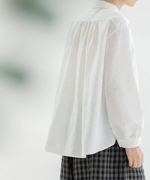 nop de nod(ノップドゥノッド)の「リネンコットンふんわり袖シャツ(シャツ/ブラウス・レディース・オフホワイト/ライトブルー/キナリ・3)」の15枚目の写真
