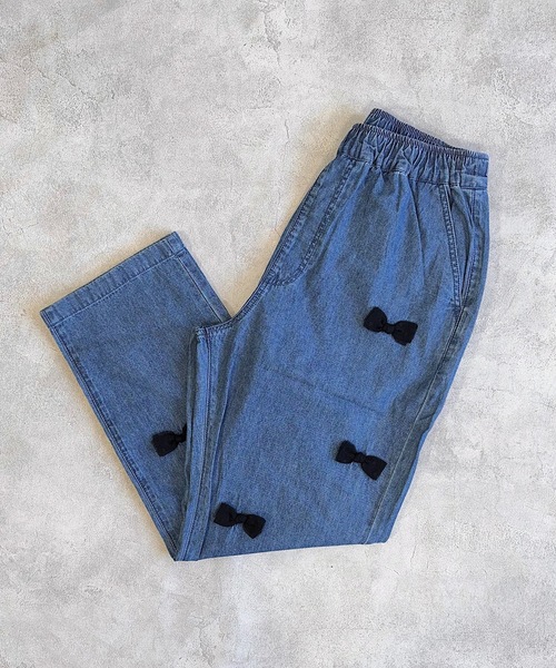 CALMIA（カルミア）の「リボンいっぱいデニムパンツ/おとな（デニムパンツ・レディース・ライトブルー/ブラック・160cm）」の6枚目の写真