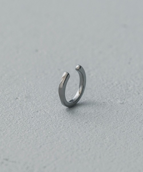 and cloud(アンドクラウド)の「Hoop Tragus Cuff(イヤーカフ・レディース・シルバー/ブラック/イエローゴールド・FREE)」の14枚目の写真