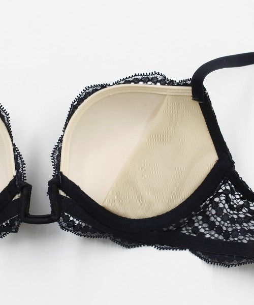 ANNEBRA(アンブラ)の「You モールドカッププランジブラジャー(ブラジャー・レディース・ブラック/ライトブルー・G75/G70/D70/C80/F75/F70/E80/E75/E70/D80/D75/C75/C70/B75/B70)」の3枚目の写真