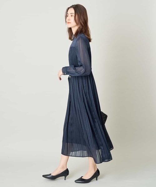 a.v.v（アーヴェヴェ）の「【マシンウォッシャブル】ベルテッドプリーツワンピース（ワンピース・レディース・ブルー/オレンジ/ネイビー・36/34/38/40/42）」の4枚目の写真