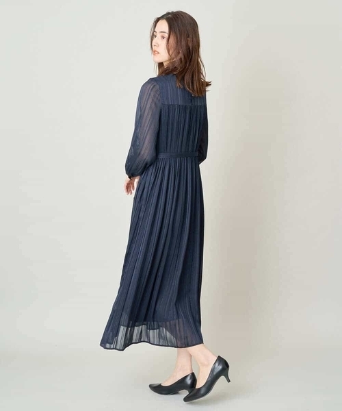 a.v.v（アーヴェヴェ）の「【マシンウォッシャブル】ベルテッドプリーツワンピース（ワンピース・レディース・ブルー/オレンジ/ネイビー・36/34/38/40/42）」の5枚目の写真
