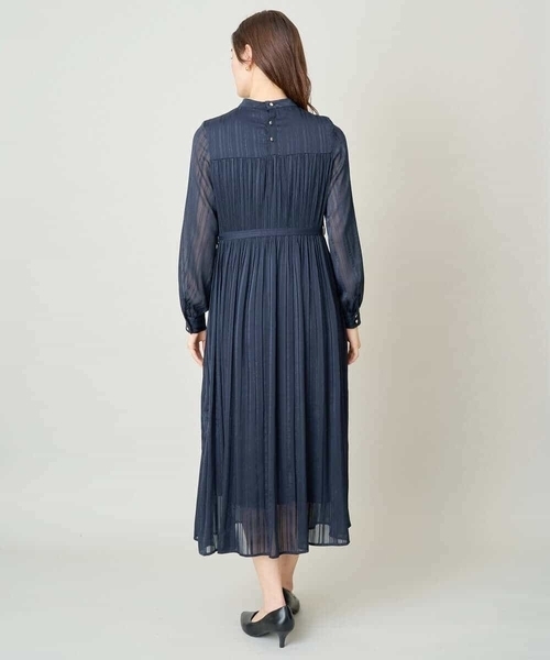 a.v.v（アーヴェヴェ）の「【マシンウォッシャブル】ベルテッドプリーツワンピース（ワンピース・レディース・ブルー/オレンジ/ネイビー・36/34/38/40/42）」の17枚目の写真